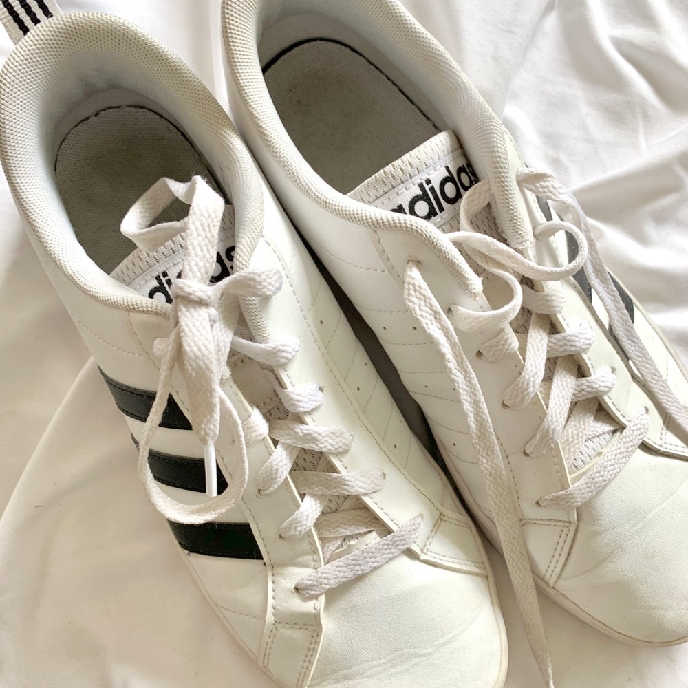 classic adidas shoes!🌟 similar to all stars